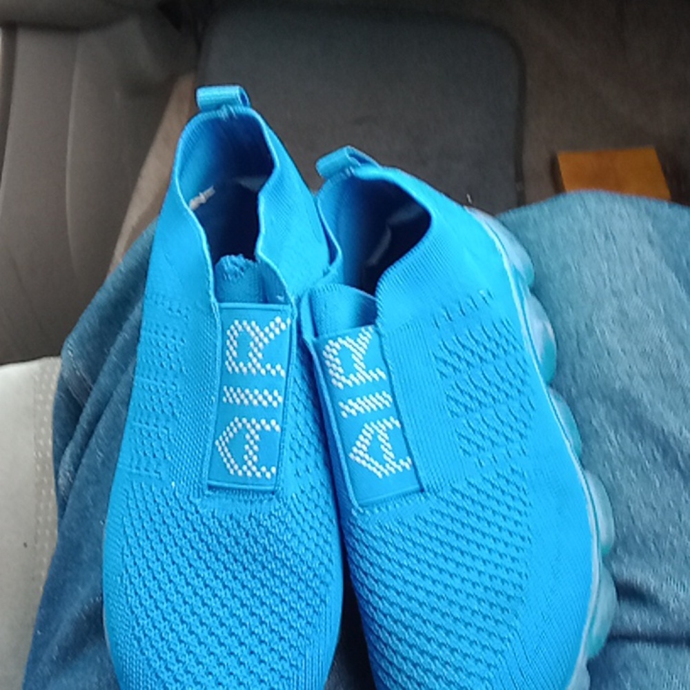 Athletic shoes
